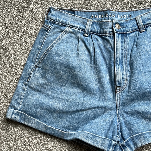AEO Pleated Mom Shorts size 6 - Picture 3 of 5